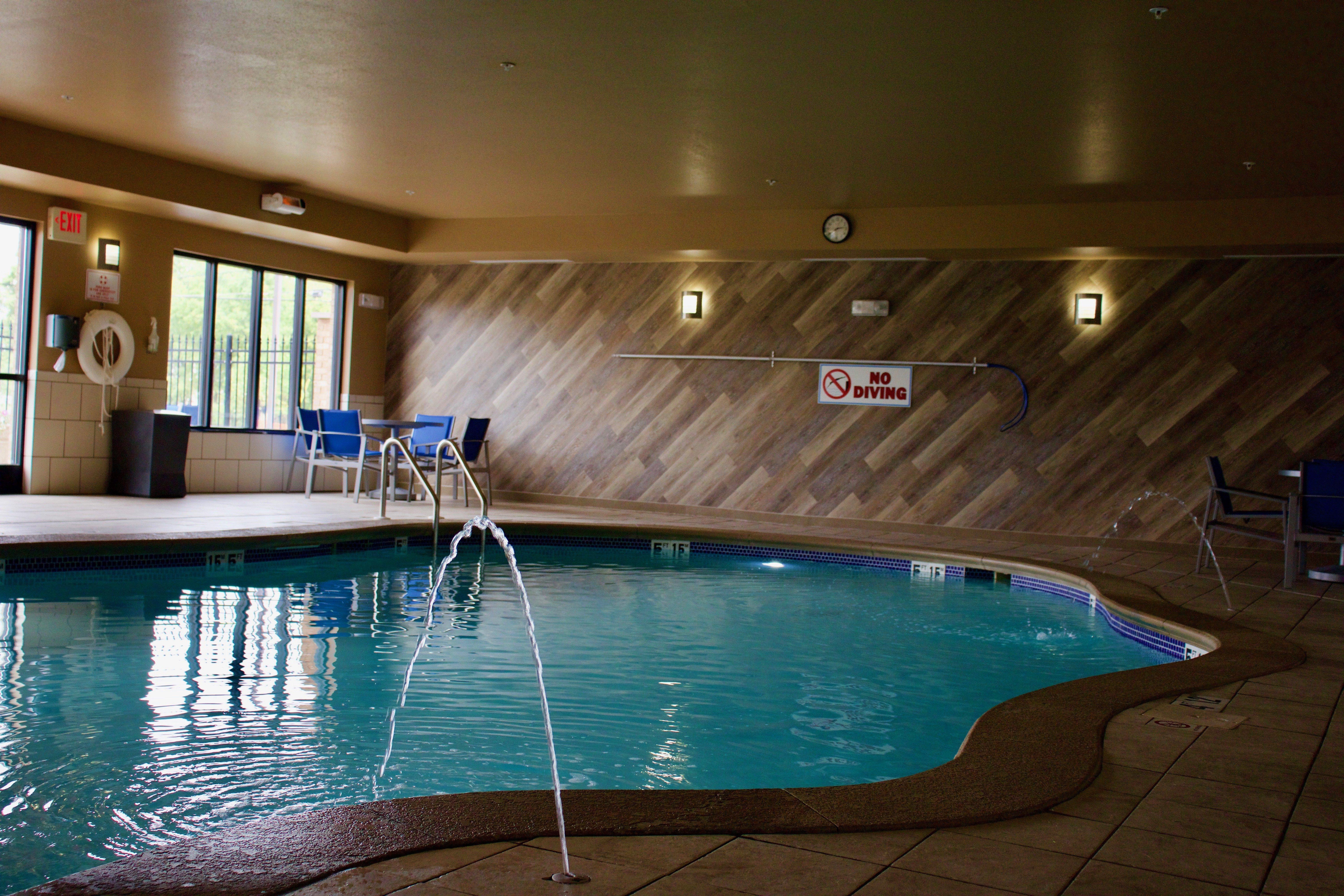 Holiday Inn Express Hotel & Suites Crawfordsville By Ihg Exterior foto