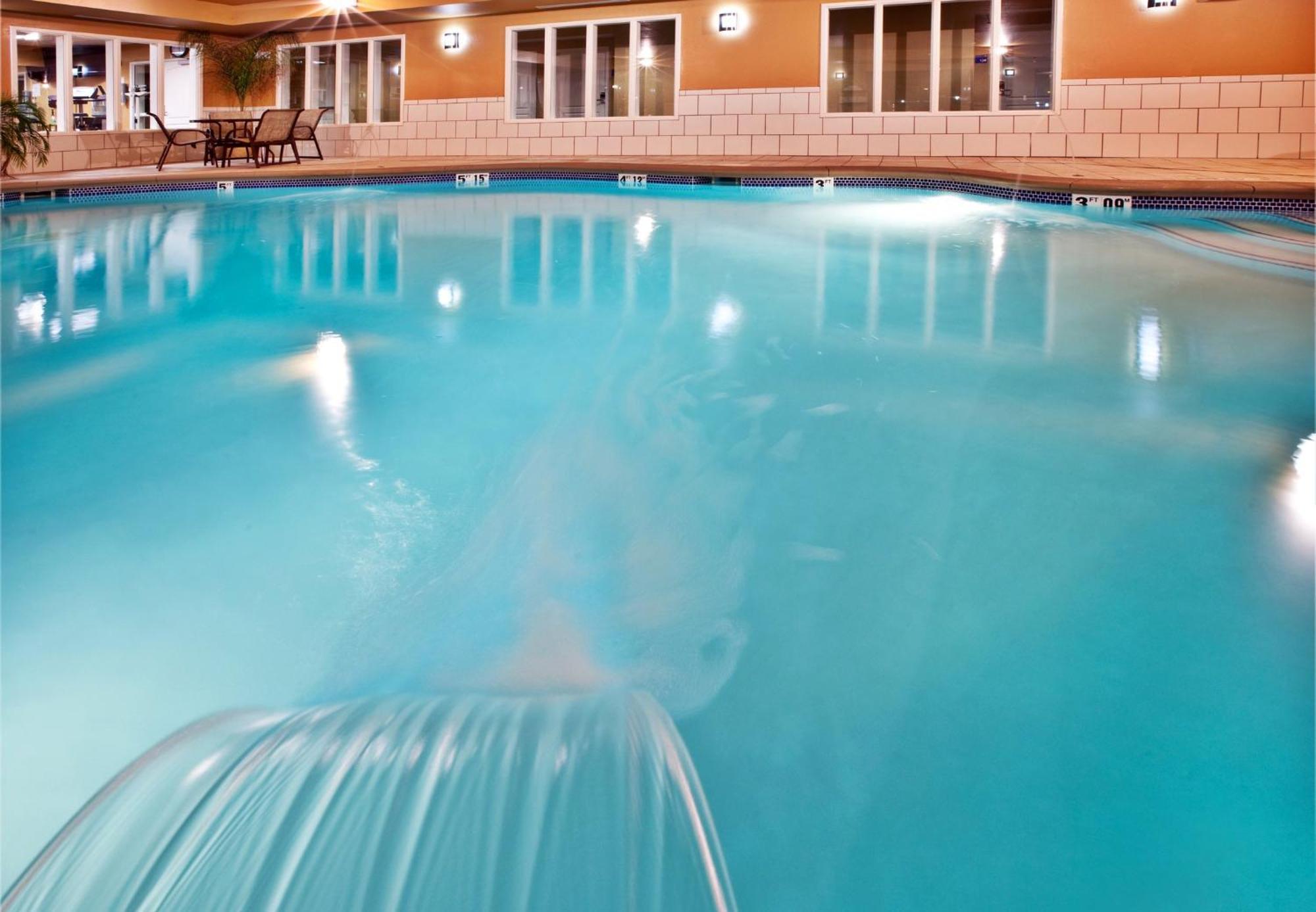 Holiday Inn Express Hotel & Suites Crawfordsville By Ihg Exterior foto