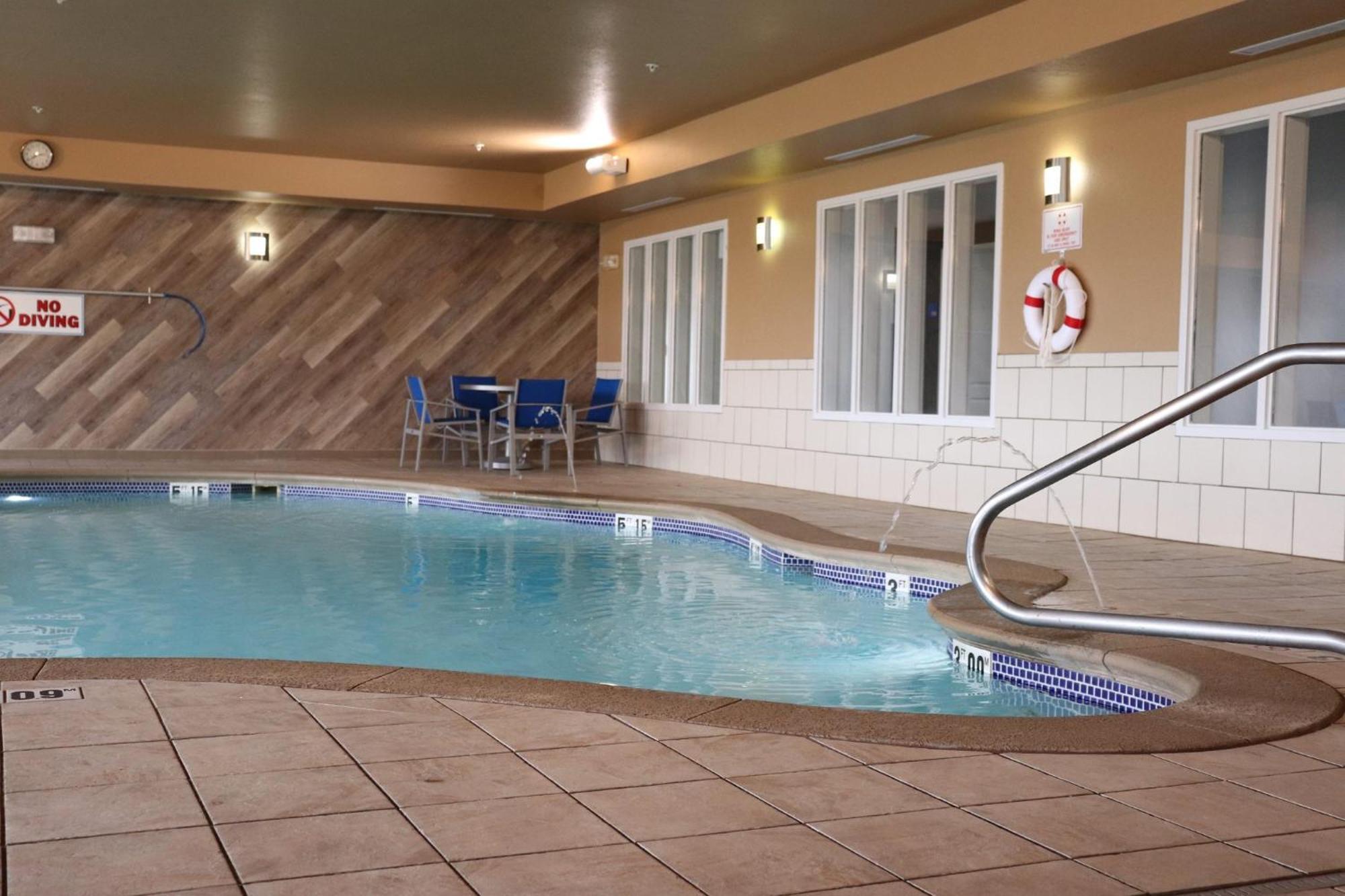 Holiday Inn Express Hotel & Suites Crawfordsville By Ihg Exterior foto