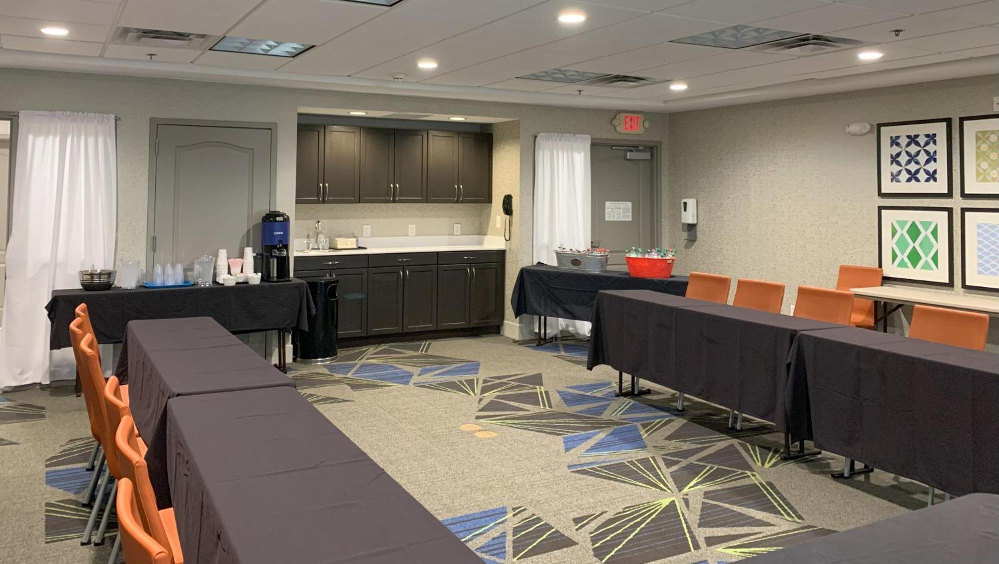 Holiday Inn Express Hotel & Suites Crawfordsville By Ihg Exterior foto